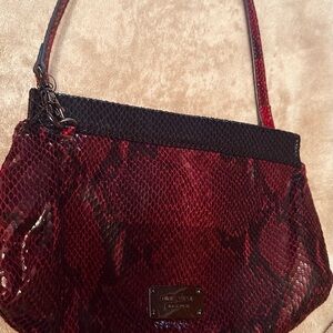 Nine West Handbag Clutch Snakeskin Print . Burgundy